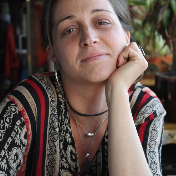 Meet your Posher, Abbey - Picture 3 of 3